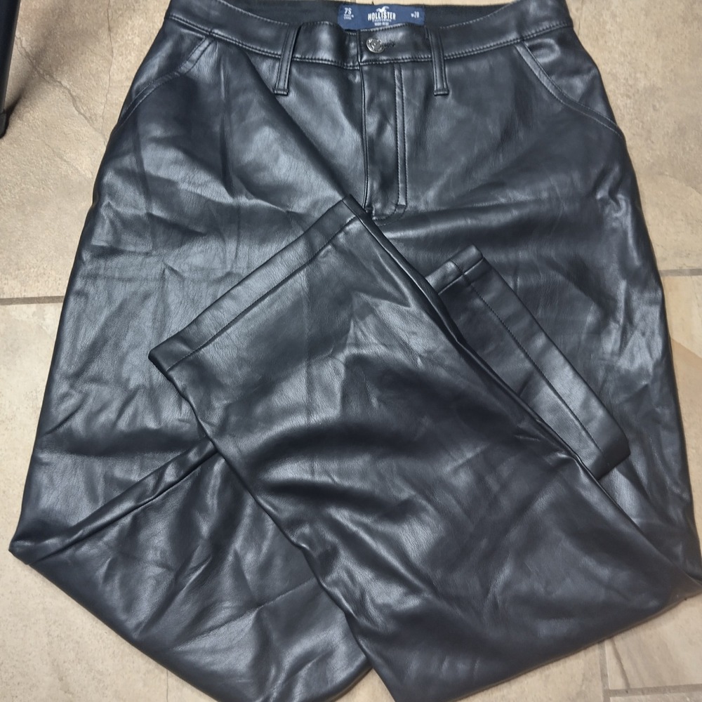 Hollister High-Rise Faux Leather Pants Black Straight Leg Vegan W28 7S